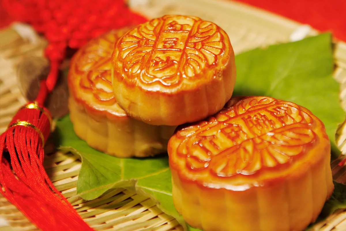 eat mooncake, 吃月饼, chi yue bing